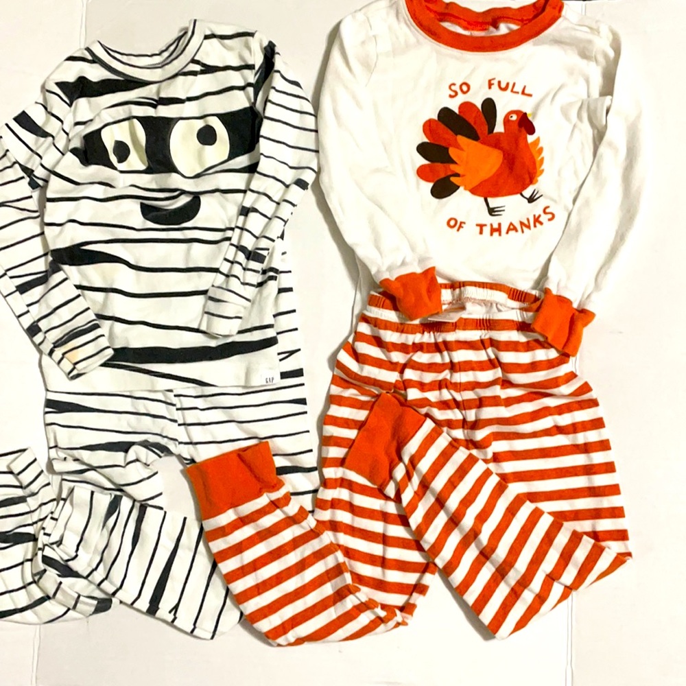 Holiday pj bundle Halloween mummy pjs thanksgiving turkey pjs 4T GUC